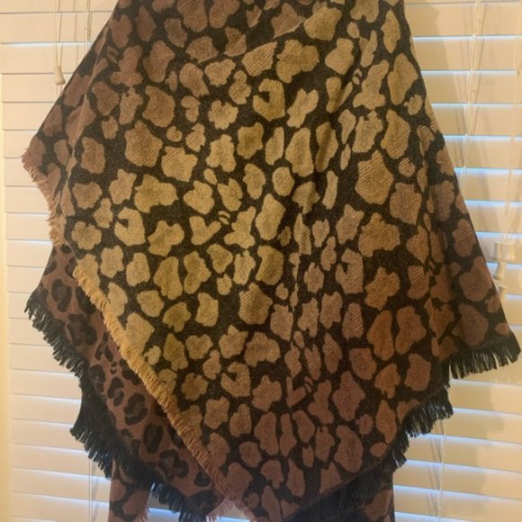 Modena New York Brown Leopard Print Shawl / Poncho One Size - Picture 4 of 5